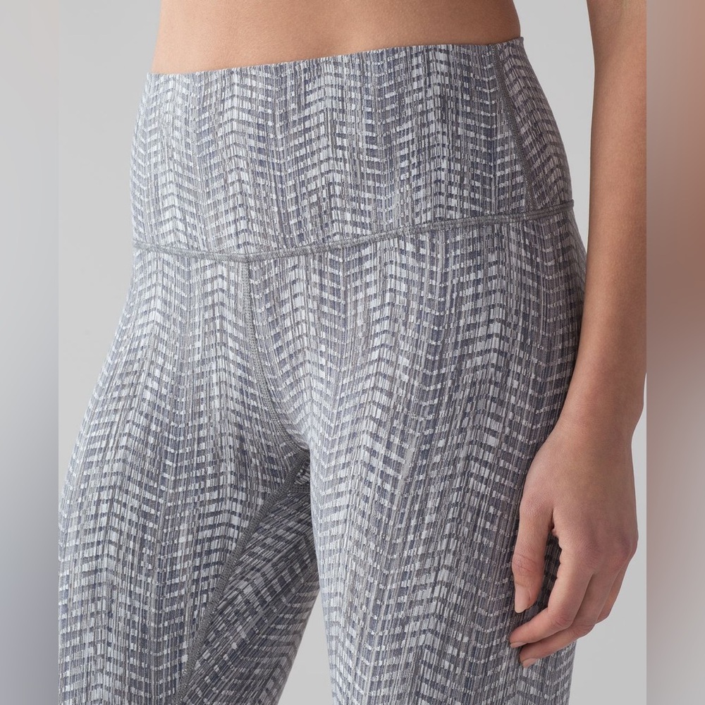 Lululemon Wunder Under Crop (Hi-Rise) *21" - Picture 2 of 9